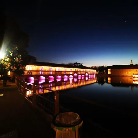 شقة Grand Loft Avec Patio Proche Des Quais *