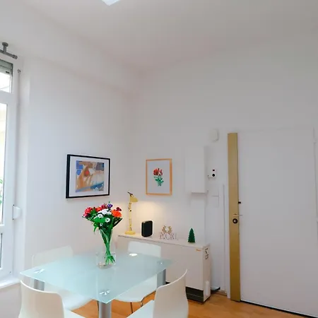 Grand Loft Avec Patio Proche Des Quais شقة