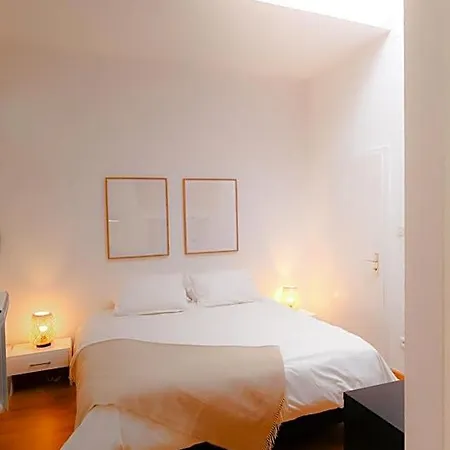 Apartment Avec Patio Prive Centre *